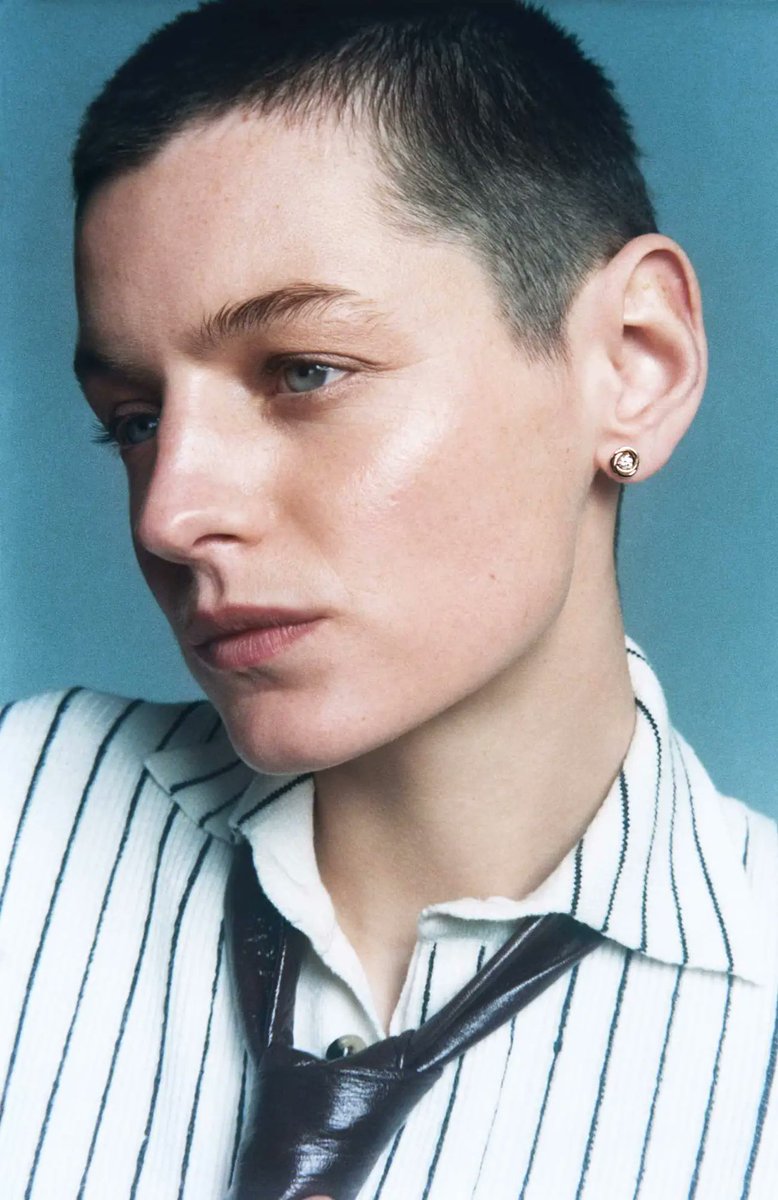 f_otografy's tweet photo. #EmmaCorrin ditches the crown and dazzles in #HowToSpendIt's bold new issue, styled by Harry Lambert and photographed by Indigo Lewin.
---> https://t.co/X0BS4de10q
#Fashion #Cover #Actress https://t.co/VubmoqzNFx