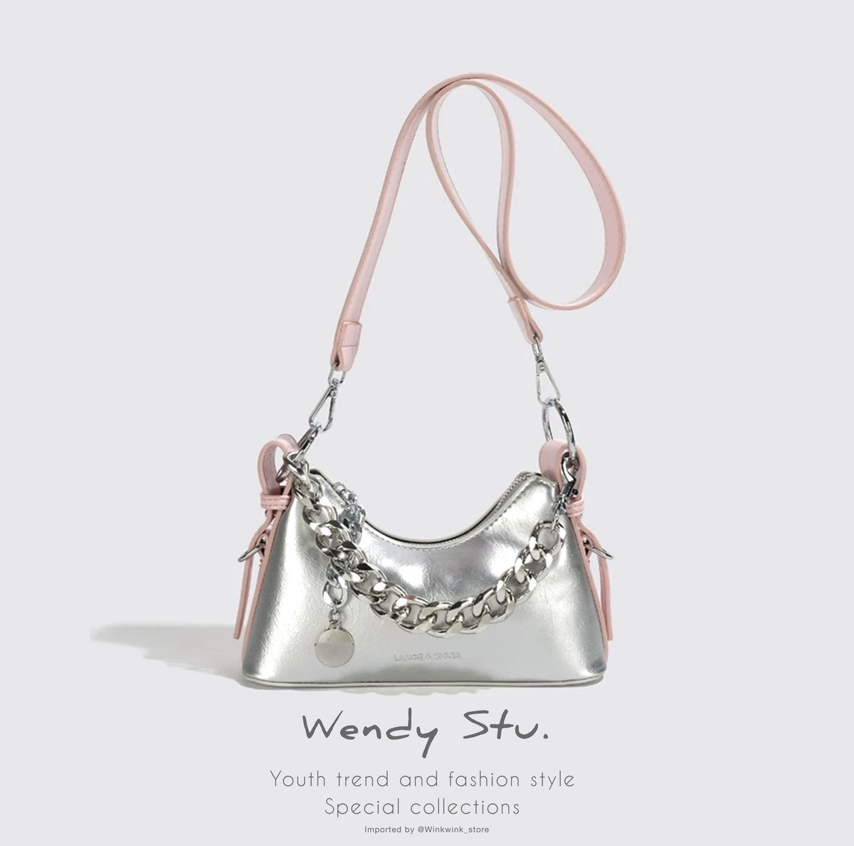 winkwink_store's tweet photo. ใบนี้ทำถึงมาก;-; รุ่นใหม่ล่าสุดของ Wendy Stu. หนังสี Silver ตัดกับสายชมพูเข้ากันมาก cuteเว่อ มีโซ่คล้องคือเกร๋สุด สะพายได้หลายแบบ งานจร��งตรงปก ลดจาก 590 เหลือ 189฿ เองง่าา🎀✨ https://t.co/mNPyLwbNtx