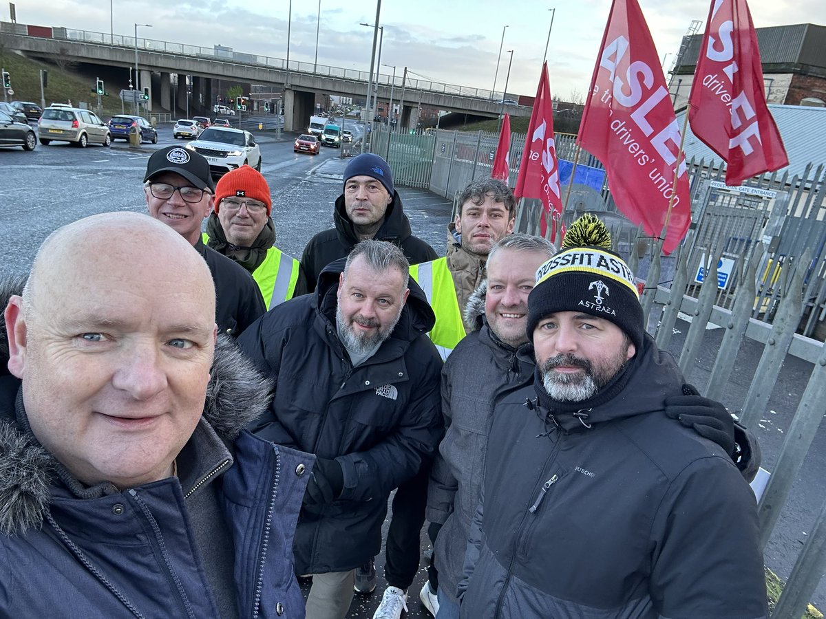 ASLEFunion's tweet image. Solidarity to all our members on strike today across the country