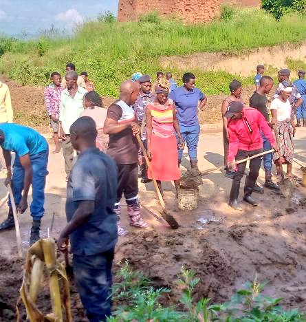 CibitokeProv's tweet photo. #Burundi Les #TDC de ce samedi le 03/02/2024 se sont effectuées à Nyamitanga dirigées par Mr @Vabagor président de la cour constitutionnelle  @MiniJustice_BDI, avec la participation des policiers  (@Burundi_Police) et militaires   (@fdnbbi) oeuvrant à #Buganda @CibitokeProv https://t.co/L9h54HIjro