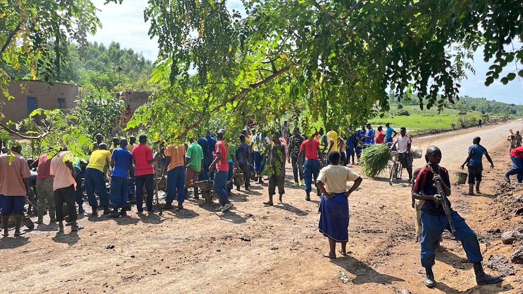 CibitokeProv's tweet photo. #Burundi Les #TDC de ce samedi le 03/02/2024 se sont effectuées à Nyamitanga dirigées par Mr @Vabagor président de la cour constitutionnelle  @MiniJustice_BDI, avec la participation des policiers  (@Burundi_Police) et militaires   (@fdnbbi) oeuvrant à #Buganda @CibitokeProv https://t.co/L9h54HIjro