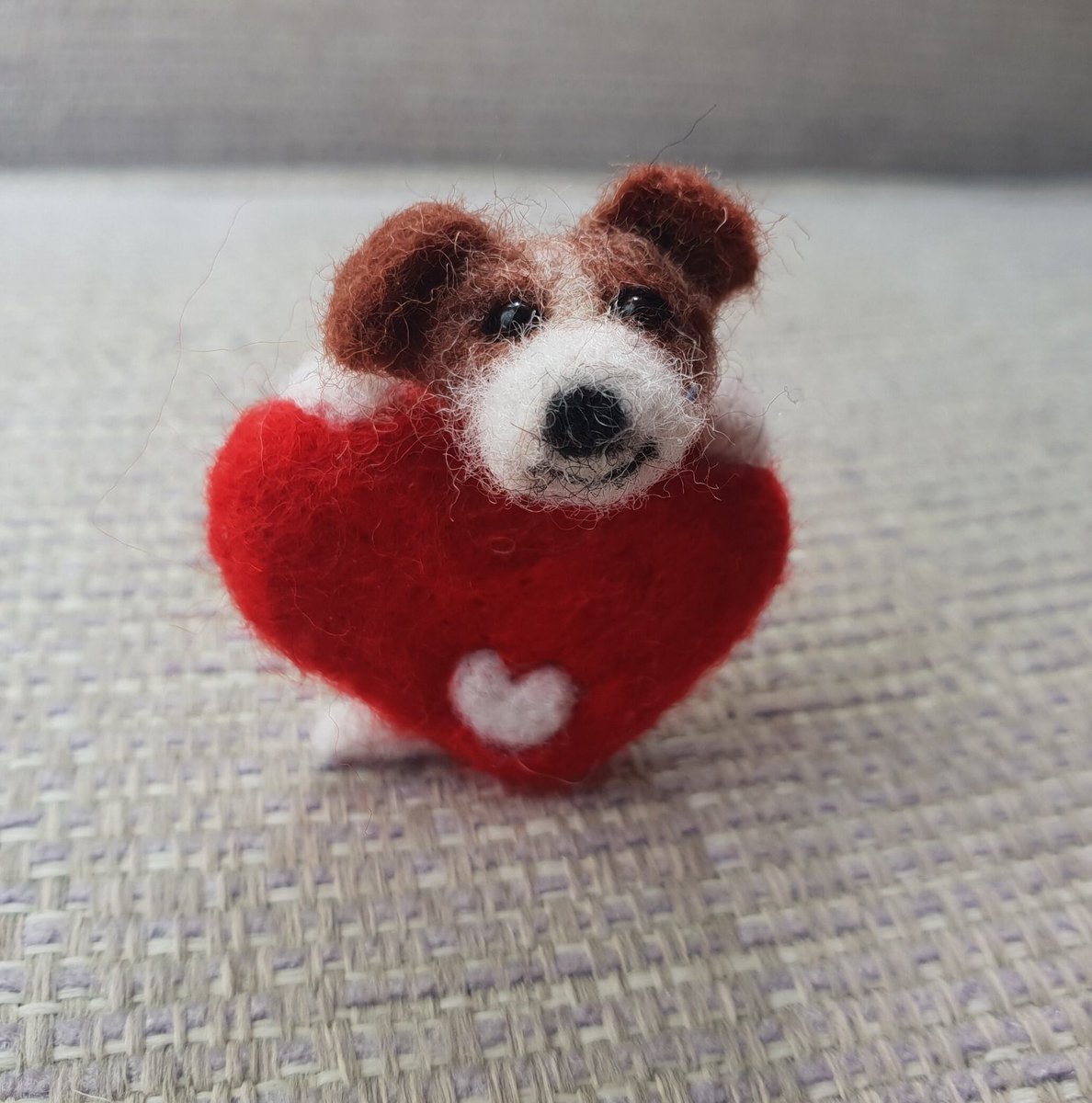 Happy weekend! Sharing some Jack Russell love. This beautiful and unique handmade keepsake would make a sweet gift idea for Valentine’s Day. Thank you ❤️ therockingfelter.etsy.com/uk/listing/151… #etsy #jackrussell #dogsofx #ukgiftam #valentinesday2024