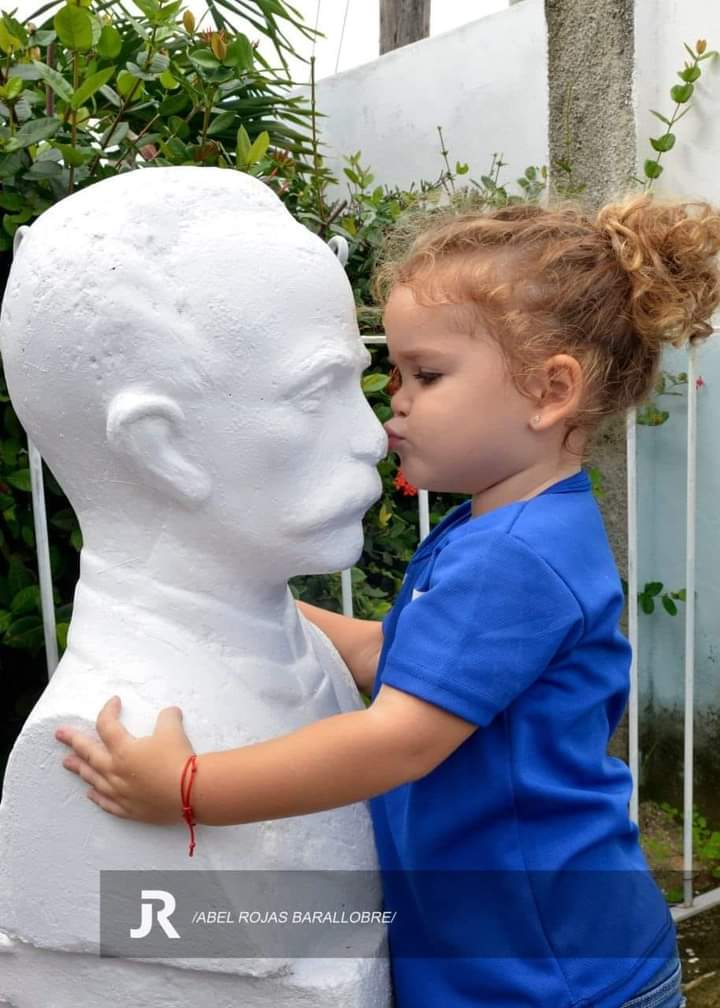 cafemartiano's tweet photo. La única fuerza y la única verdad que hay en esta vida es el amor, lo dijo José Martí #CaféMartiano de sábado. https://t.co/ZfQQYnz474