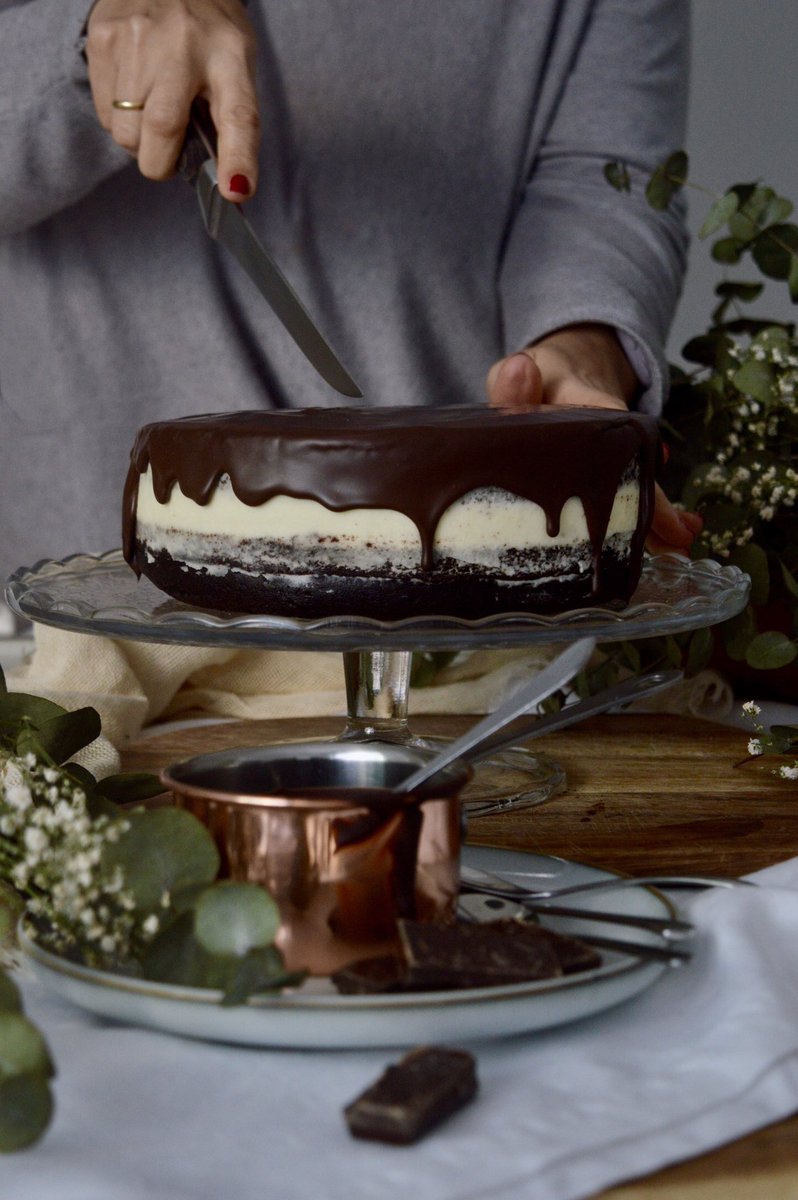 ⭐️NUEVA RECETA ⭐️
Enamórate de esta Tarta de Chocolate 🍫 que se llama DING DONG cake. Solo para auténticos amantes del chocolate 😍 con una crema muy especial que no conocía y que es más suave y estable que la crema suiza. 
✅Receta aquí ➡️➡️➡️.  lachocolaterapia.blogspot.com/2024/02/tarta-…
