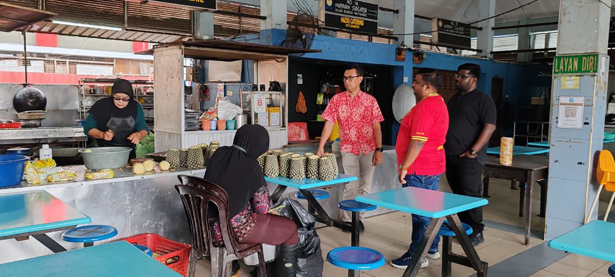 Sempat melawat Bumbung Biru, Pekan Sg Besar untuk melihat keperluan surau terutama sekali dalam menghadapi Ramadhan yang mana tempat ini akan menjadi tumpuan pengunjung. Semoga dapat memberi kemudahan kepada pengunjung In Shaa Allah #eprihatinsungaibesar #amksungaibesar…