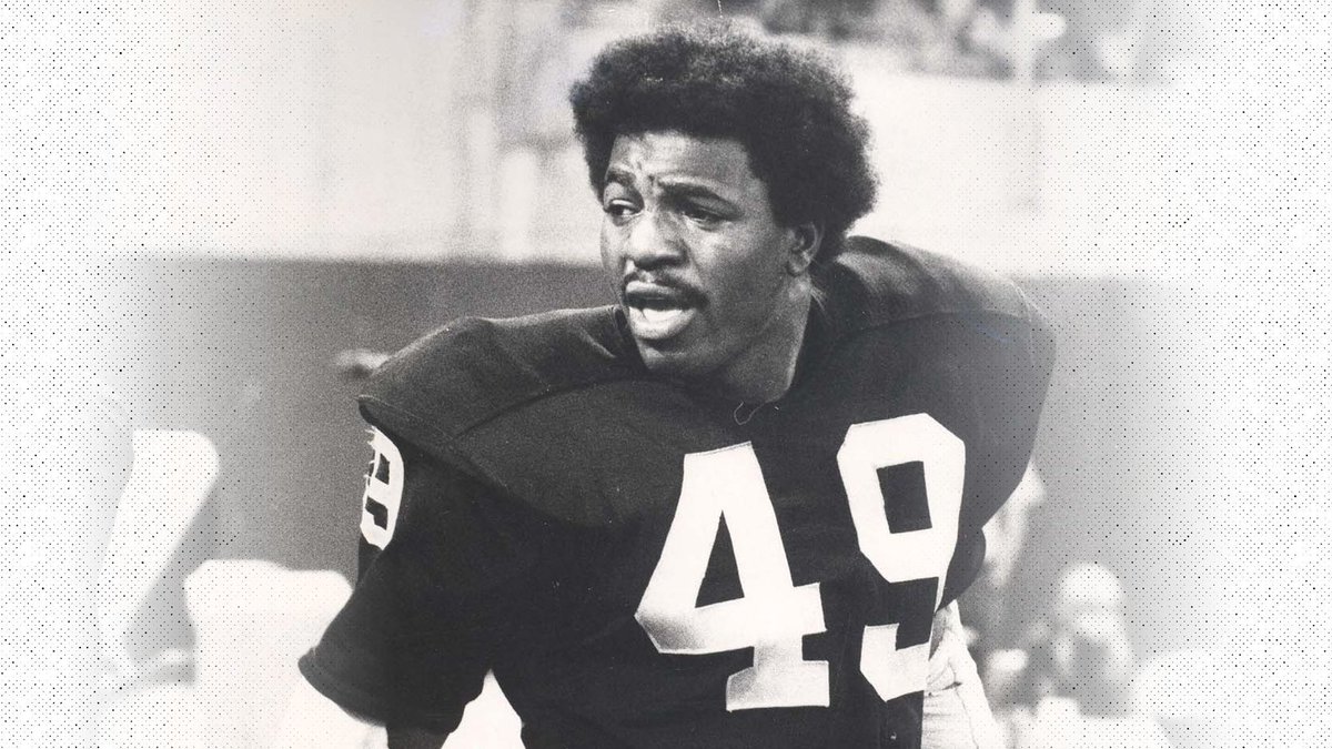 john_pielli's tweet photo. Carl Weathers played ten games in 1970-1971 as a linebacker for the Oakland #Raiders. #RIPApolloCreed https://t.co/g7Zv9jWe9r