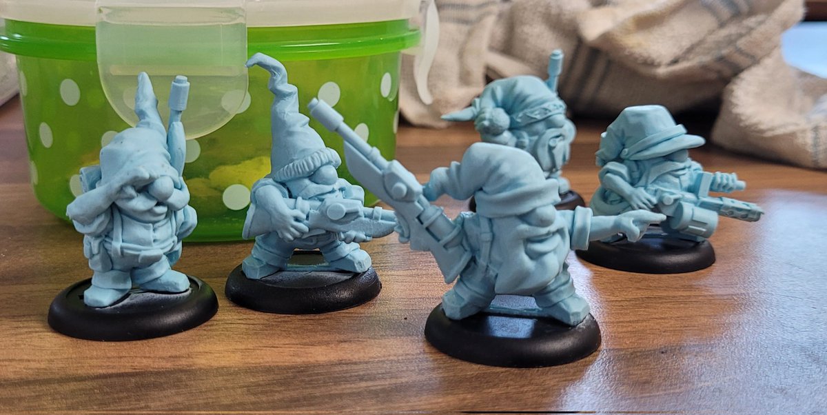 gydranstudio's tweet photo. A Troupe of Gnomes searches on the kitchen counter for resources to take back to their Hold. Gnomes is officially released, and you can get your copy by heading over to the https://t.co/CehpMs7R8K wesite.

#miniaturewargames #miniatureskirmishwargame #28mmwargames #28mmwargaming https://t.co/S5t8VYlXKH