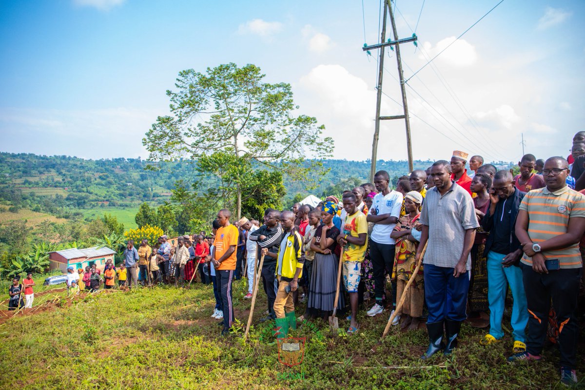 2/2 #Burundi: Le Président du @burundi_senat a également invité la population à limiter les naissances, protéger l'environnement, ne pas vendre les propriétés foncières,   ne pas gaspiller la récolte, renforcer la cohésion, lutter contre le concubinage et l'ivrogne, préserver la
