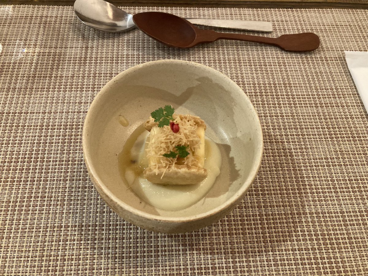 lPKeLzKbCzPO2GF's tweet image. 可愛いデザート❣️
ヒデ友さん送別ランチでした
でも、主役が体調不良で欠席
なんてこった😆
＃西城秀樹
＃lecocon（ル　ココン）