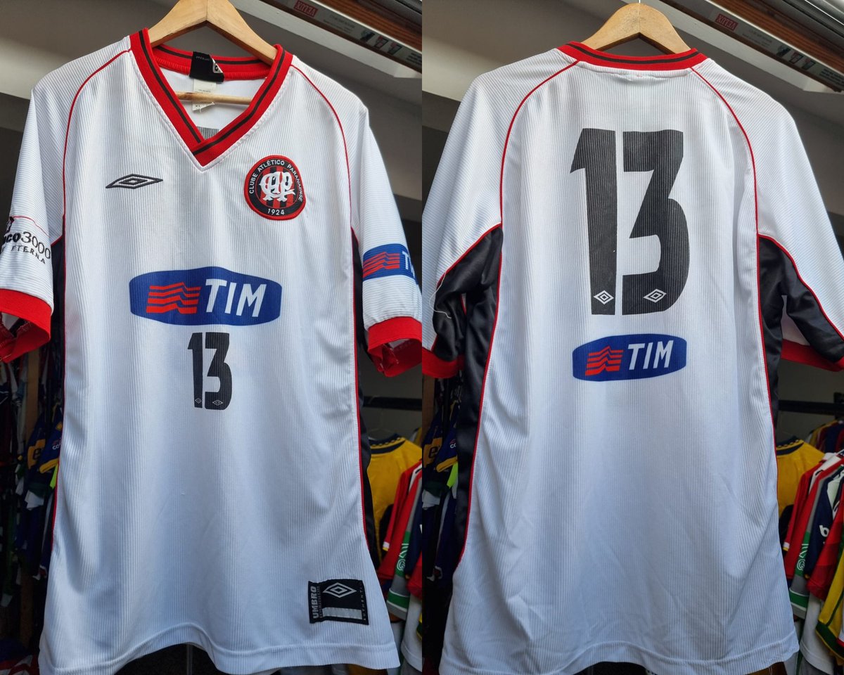 🎉  20k Giveaway  🎉 

To celebrate hitting 20k followers, the main man <a href="/grannysfootball/">Granny's Football Store</a> has given us this wonderful MATCH ISSUE (possibly worn 😳) Atletico Paranaense away shirt from their Campeonato Brasileiro Serie A 2001 victory!  

TO ENTER:

🔸️Follow <a href="/TheyThinkKits/">They Think Kits All Over</a> &amp;