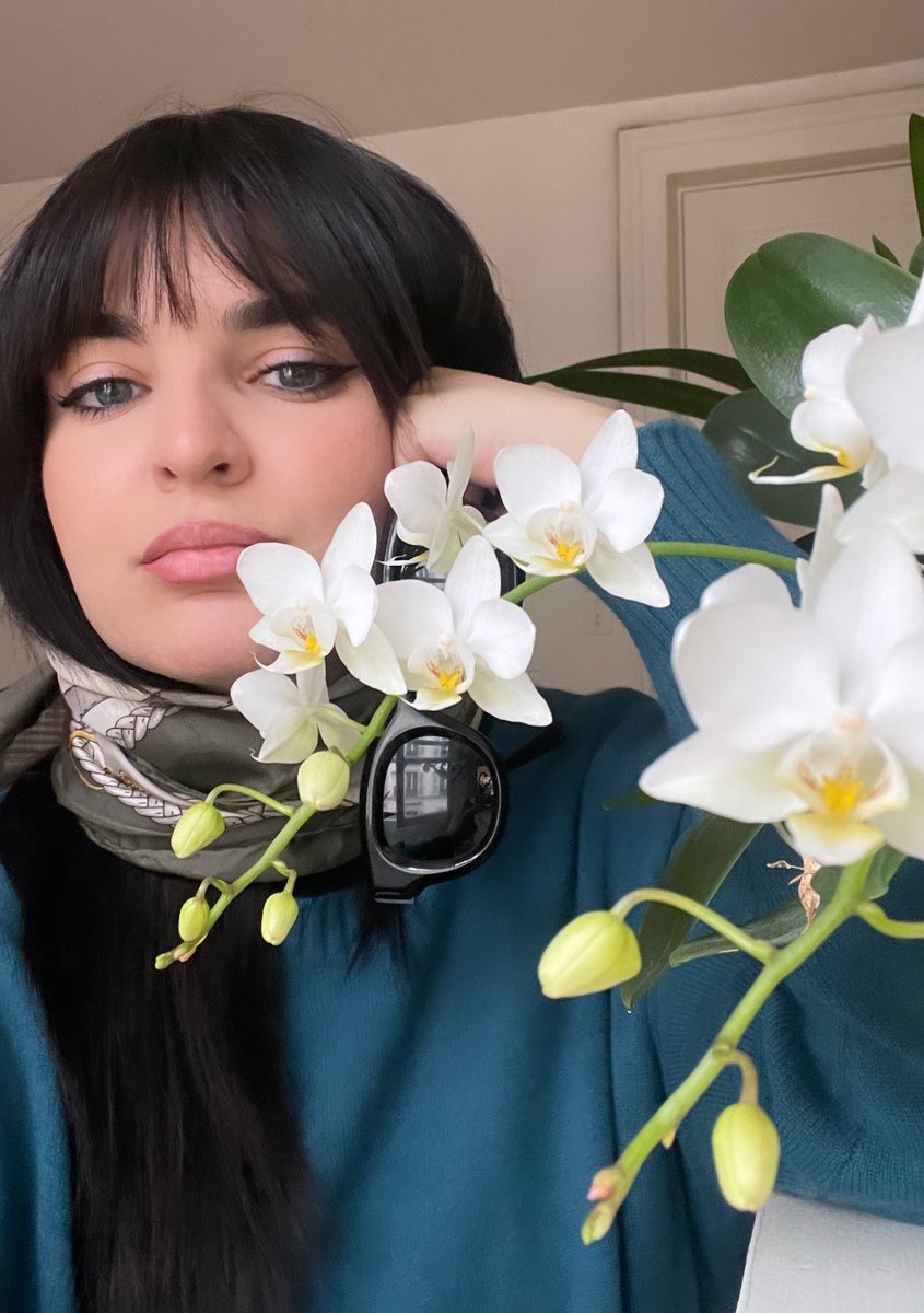 CleTalullah's tweet photo. avec les fleurs de thierry https://t.co/WQaRQrCOHd