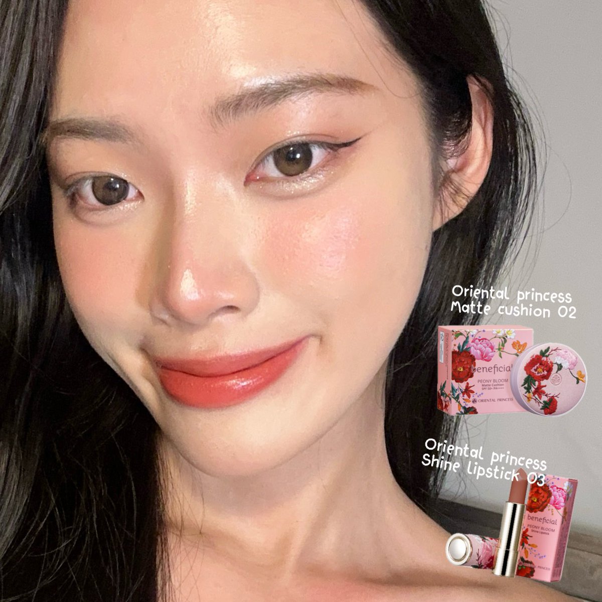 อยากอวยให้สักแสนรอบ สวยมากกกก คอลใหม่ของ Oriental Princess Peony Bloom Collection คอลดอกพีโอนี แพ็คเกจคือเป็นงานปักทุกชิ้น ในคอลมีคุชชั่นแบบแมท น้ำหอมกลิ่นดอกพีโอนี ลิปสติก 3 เฉดสี ทุกตัวคือมีกลิ่นหอมหมดเลย ประทับใจมากกก ควรค่าแก่การซื้อที่สุด! 🎀💐