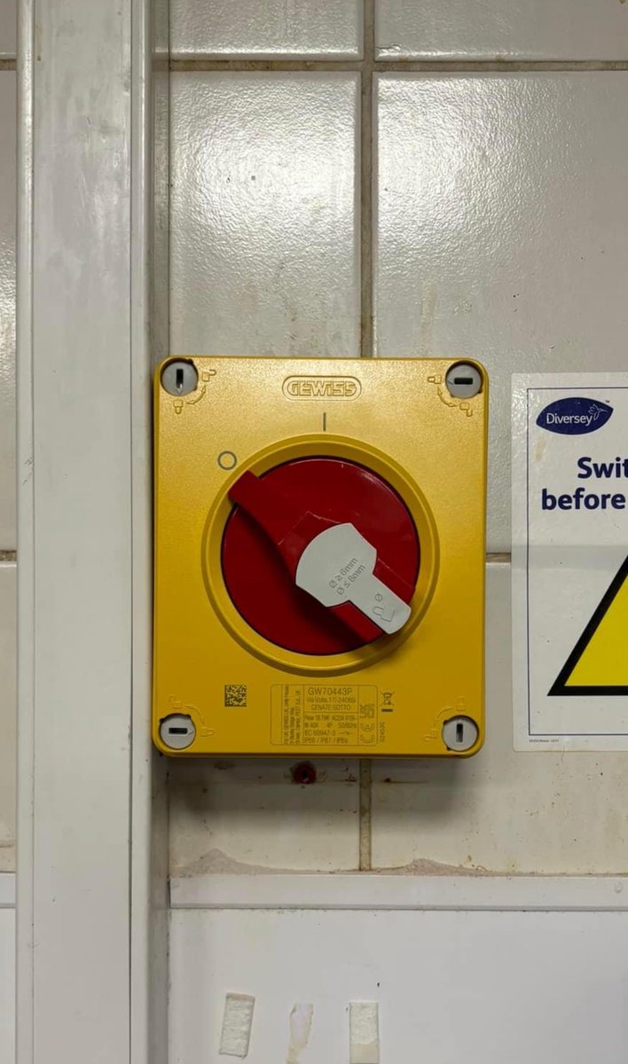 40amp 3 phase potash supply isolated by a 32amp rotary isolator, rectified by using 40amp isolator ….. <a href="/electrician_247/">Mark Allison</a> <a href="/Monty_Electrics/">Monty Electrics</a> <a href="/ArtElectrics/">Artisan Electrics</a> <a href="/BrumElectrician/">Birmingham Electrician</a> @QlecElec2020 <a href="/AnslowElectric/">Anslow Electrical ®</a> <a href="/InternetElec/">Internet Electrical</a>