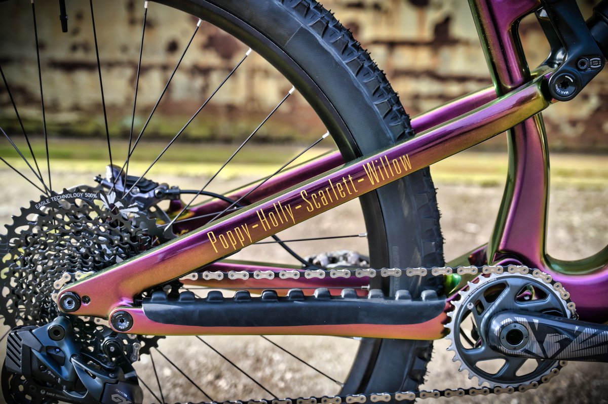 NEVER_Cycling's tweet photo. The @liosbikes Thunderbolt I have had built by the awesome team at LIOS. Thanks to the wonderful @tamsynhaselden for making it happen. Also, @stevenmcculley for producing yet another amazing custom ride. @ubinam1206 #rideinstyle #liosbikes #enduromtb @MalvernsMTB @Megavalancheucc https://t.co/YomFeHukur