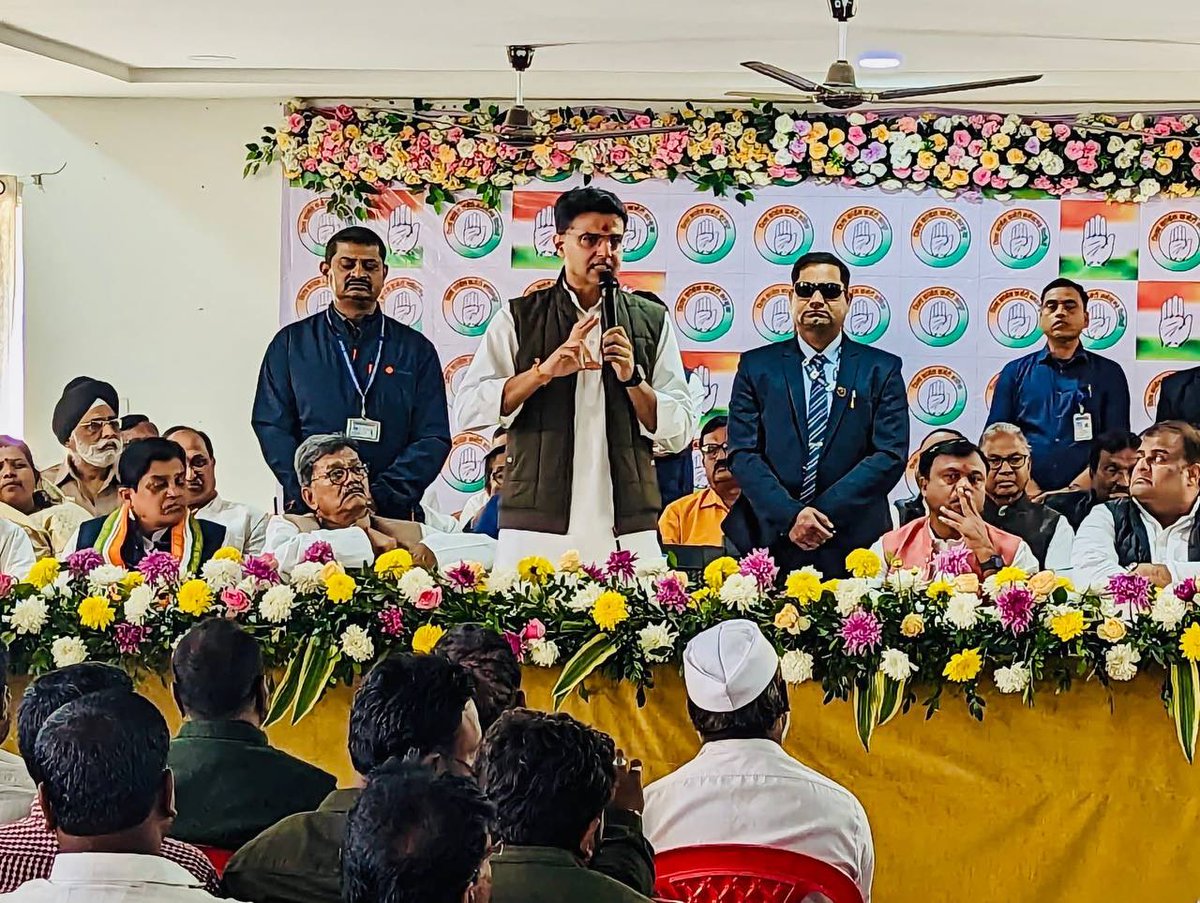 SachinPilot's tweet photo. छत्तीसगढ़ के अंबिकापुर में सरगुजा जिला कांग्रेस कमेटी में आयोजित बैठक की शुरुआत राष्ट्रपिता महात्मा गांधी जी एवं भूतपूर्व प्रधानमंत्री स्व. श्री राजीव गांधी जी को श्रद्धासुमन अर्पित करने के साथ हुई।

बैठक में भारत जोड़ो न्याय यात्रा को लेकर पार्ट��� नेताओं एवं कार्यकर्ताओं के साथ सार्थक चर्चा की गई।
@INCChhattisgarh