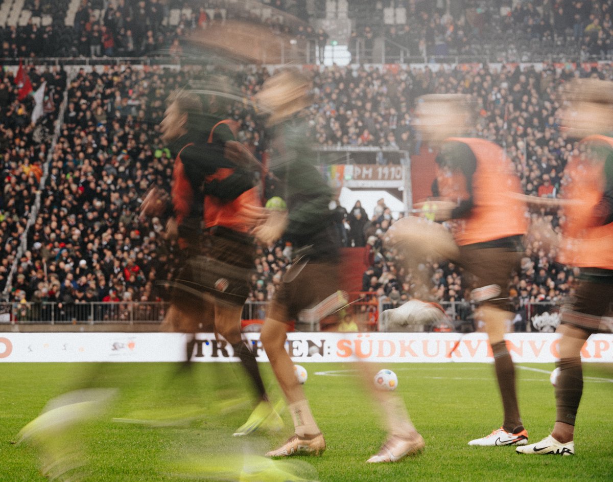 fcstpauli's tweet photo. "Das Herz von St. Pauli" wird gerade gesungen. Bedeutet: In 15 Minuten ist hier Anpfiff am #Millerntor!

#fcsp #fcspsgf https://t.co/tH6WtPuWSX
