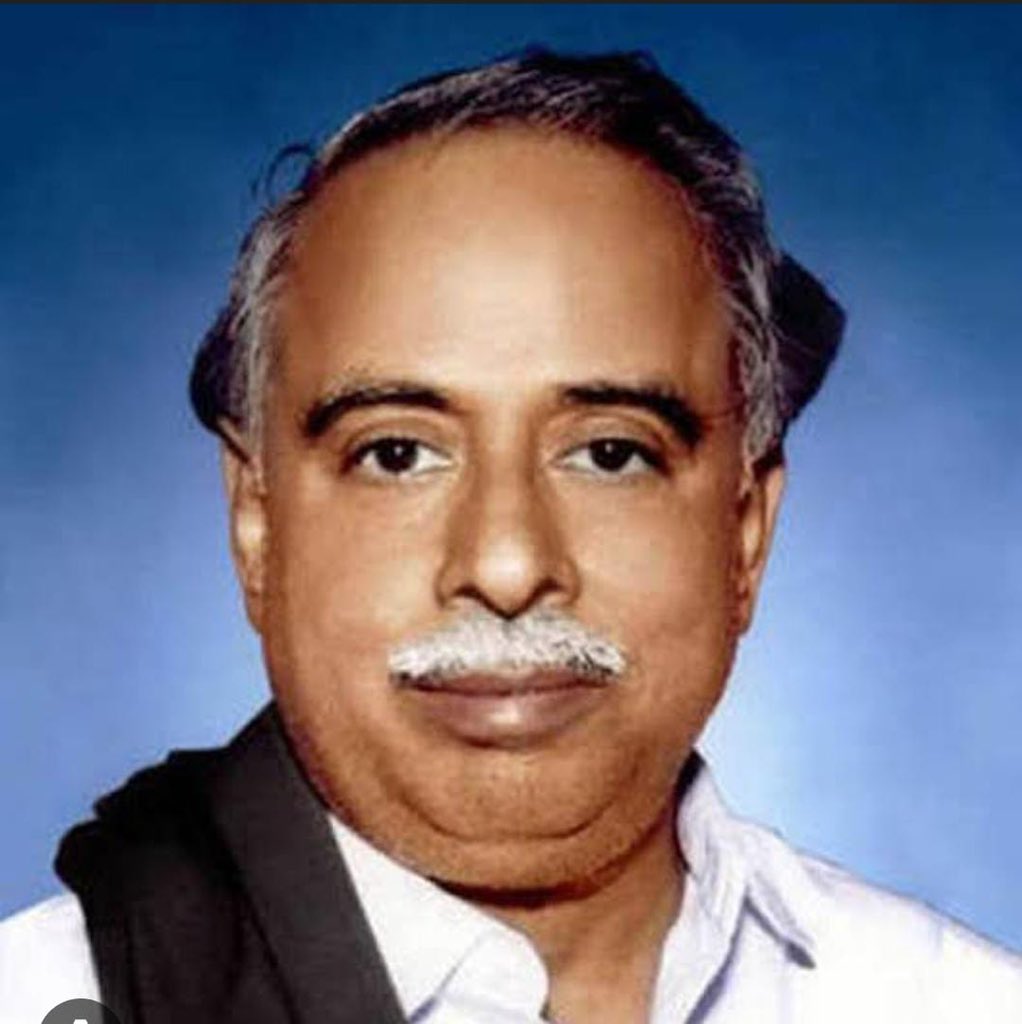 pauldanieldm's tweet photo. தமிழ்நாடு எனும் அந்தஸ்தை , நம் மாநிலத்திற்கு பெற்றுத் தந்த நமது அண்ணாவின் புகழ் வையம் உள்ள வரை வாழ்ந்து கிடக்கும். என்றும் எங்கள் நினைவில் நீங்காத தலைவன்... அண்ணா https://t.co/omeaRr0nyt
