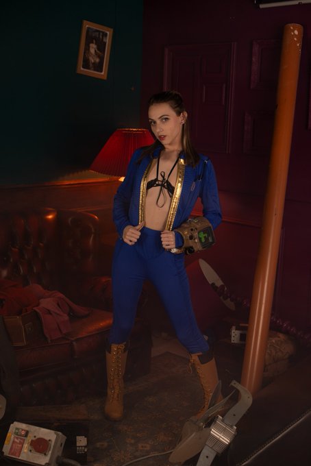 Fallout hottie - Jan 2024  patreon cosplay with BTS video and strip tease video https://t.co/NoLemMv