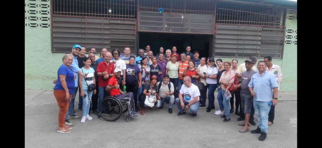 #02Feb El EMA Miguel Peña se reunió en la zona # 2, Comunidad La Bocaina, para la conformación de comandos en el marco de la gran alianza 'Gana Venezuela' rumbo a los #600KPorVzla con @MariaCorinaYA @VoluntadPopular