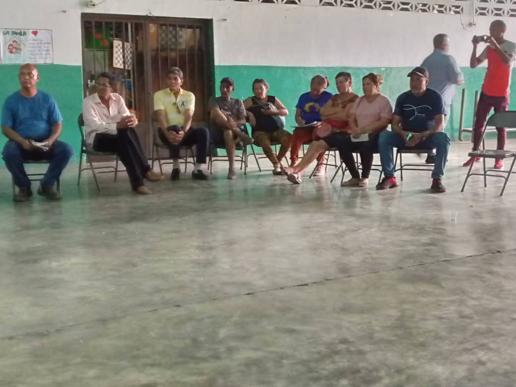 VP_Carabobo's tweet photo. #02Feb El EMA Miguel Peña se reunió en la zona # 2, Comunidad La Bocaina, para la conformación de comandos en el marco de la gran alianza "Gana Venezuela" rumbo a los #600KPorVzla con @MariaCorinaYA @VoluntadPopular https://t.co/6hljNHbgTX