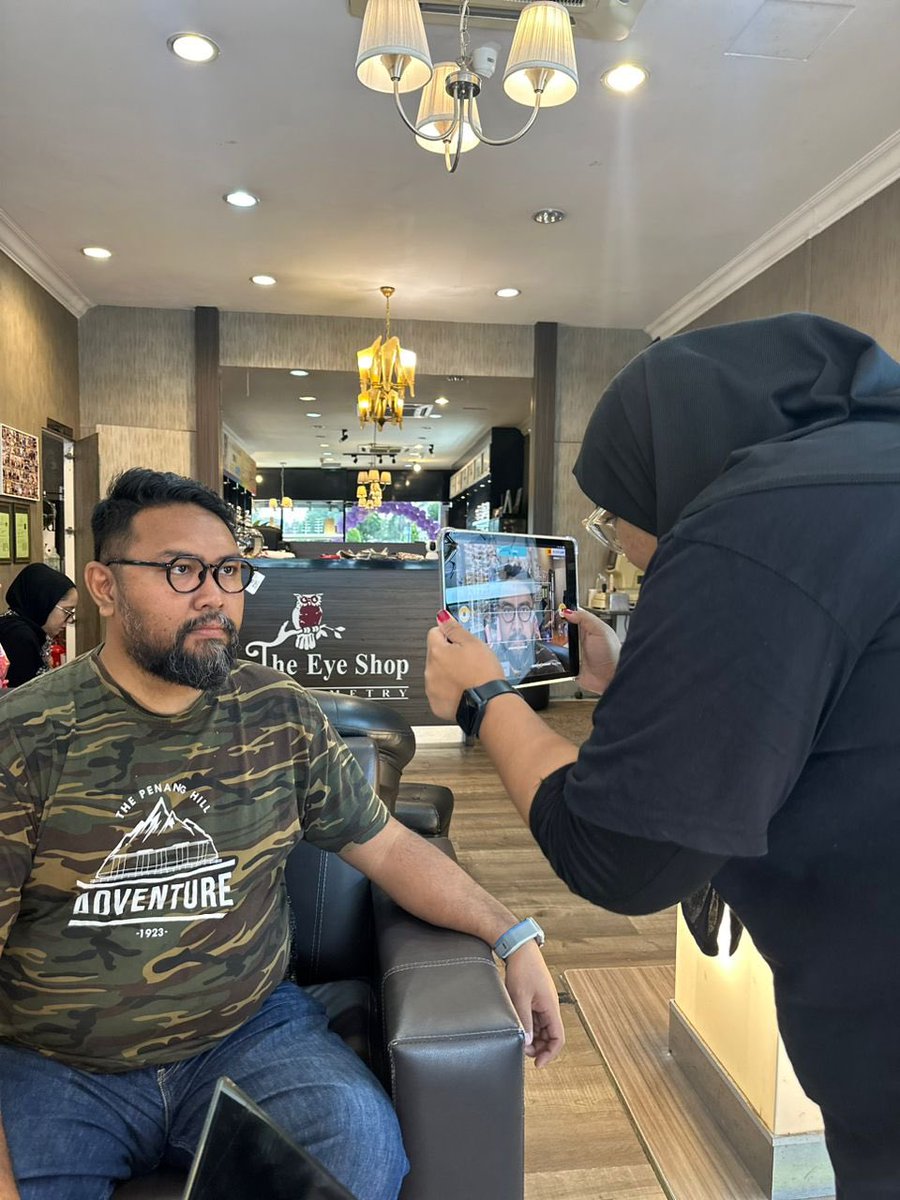 chairmanGLC's tweet photo. Kedai dia luas dan selesa. Bawak anak-anak pun takde hal. Banyak tempat duduk. Suka sangat dengan layout kedai dia ni! https://t.co/oqls6JMjmi