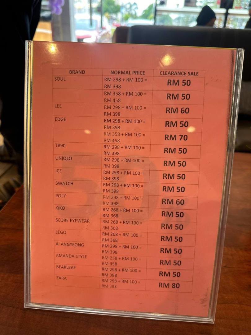 chairmanGLC's tweet photo. By the way sekarang tengah promo clearance guys. RM 50 dah boleh dapat spek baru dah. Jemput datang @EyeOptometry. Sementara stok masih ada ya! https://t.co/kCvm71yP13