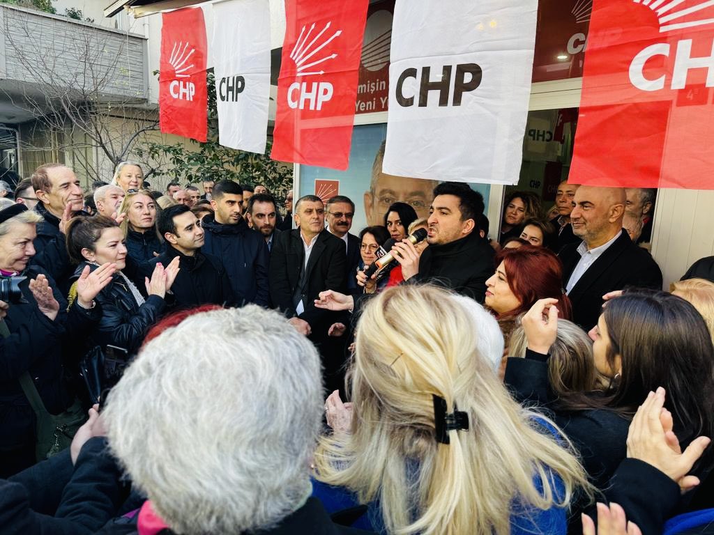 a_cerol's tweet photo. İlçe Başkanımız Kenan Otlu, Belediye Başkan Adayımız Esin Köymen, kıymetli Emekçi Örgüt üyesi yoldaşlarımız ve değerli halkımızın yoğun katılımıyla birlikte Küçükyalı Mahalle Temsilciliğimizin açılışını gerçekleştirdik.
Emeği geçen herkese sonsuz teşekkürlerimi sunuyorum. https://t.co/7UDK4R3V86