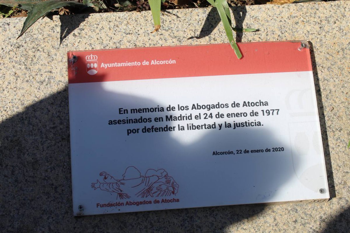 La democracia fue posible a partir del compromiso de miles de mujeres y hombres que entregaron todas sus energías para cambiar el país. La memoria es el combustible del futuro. En #Alcorcón homenajeamos a los Abogados de Atocha porque su ejemplo nos anima a seguir avanzando.