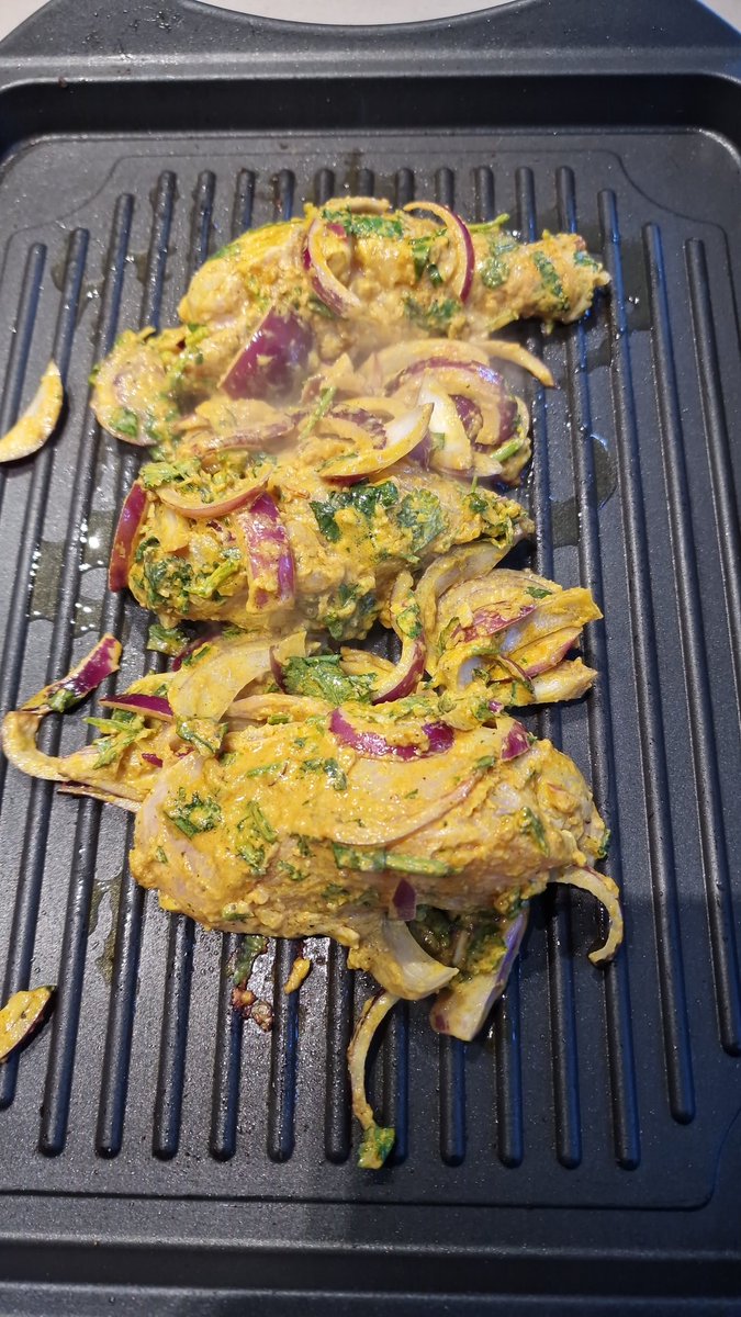 arakshashi's tweet photo. #SaturdayVibes
#lunchupdates
#Grill
Chicken, Halloumi https://t.co/Ov9oT5sPRS