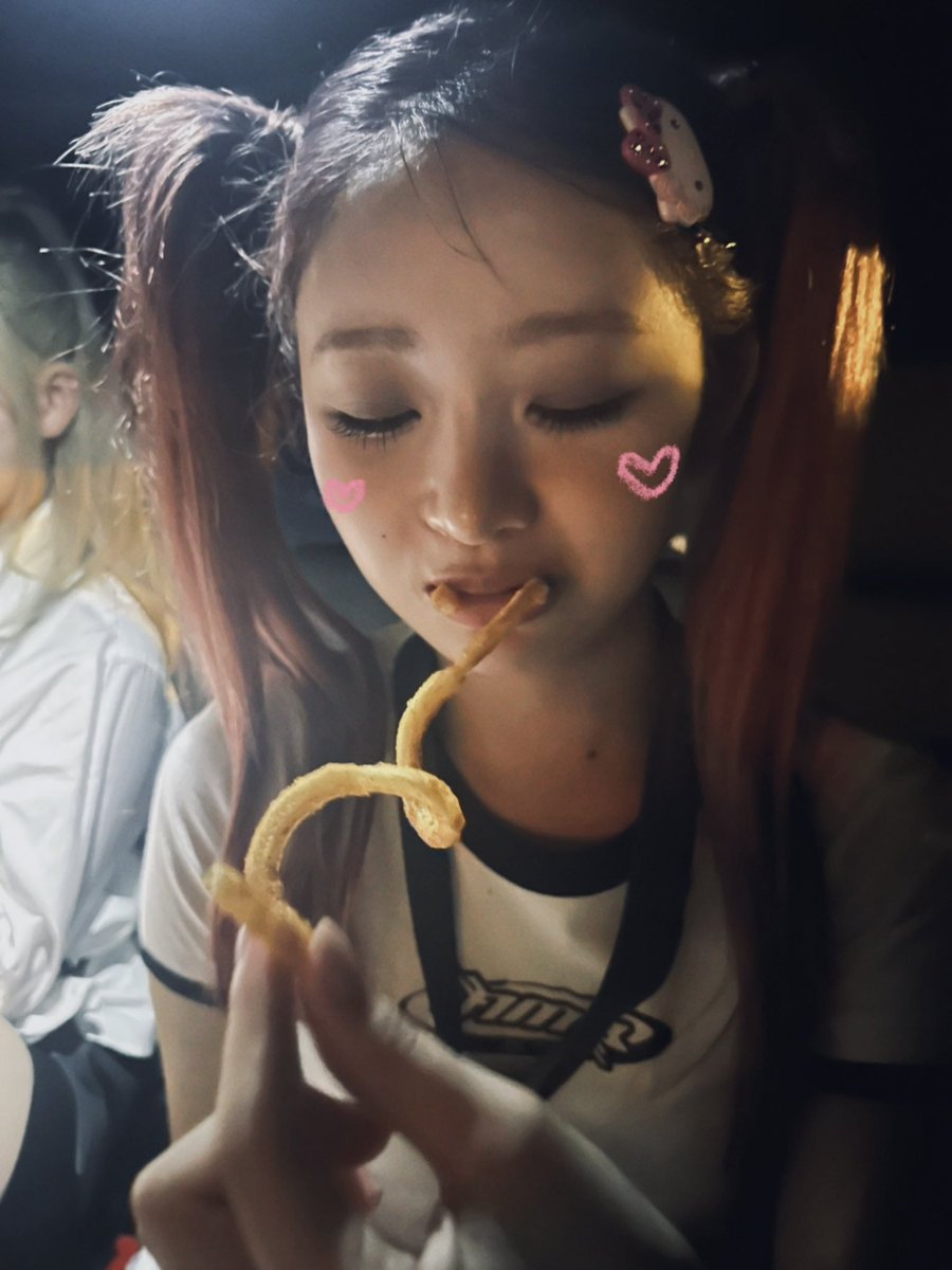 사랑하는 레이언니 태어나줘서 고마워여🍓
생일 너무너무 축하해🎀💗
사랑해😽✨

#IVE #아이브 #LEESEO #이서
#HappyREIday
#오늘은_콩주의_생일 👸