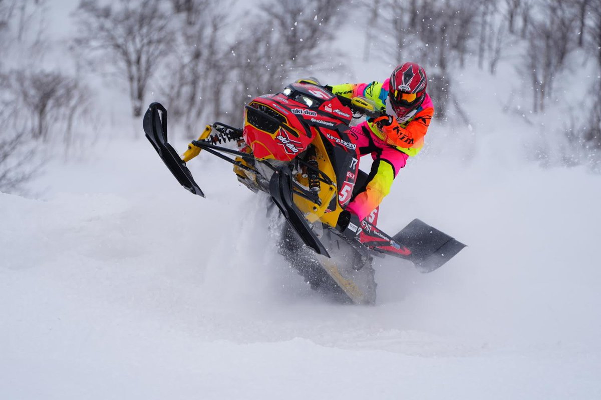 新た試みとして #全日本スノーモビル ではライダーの走行写真等を
