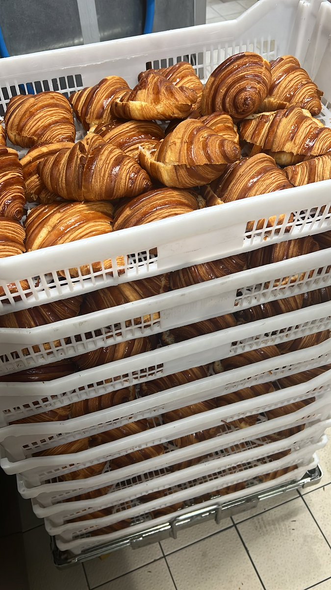ElCuistoo's tweet image. Venez svp il me reste 300 croissants à écouler 😭 
J’en ai fait un peu trop apparemment