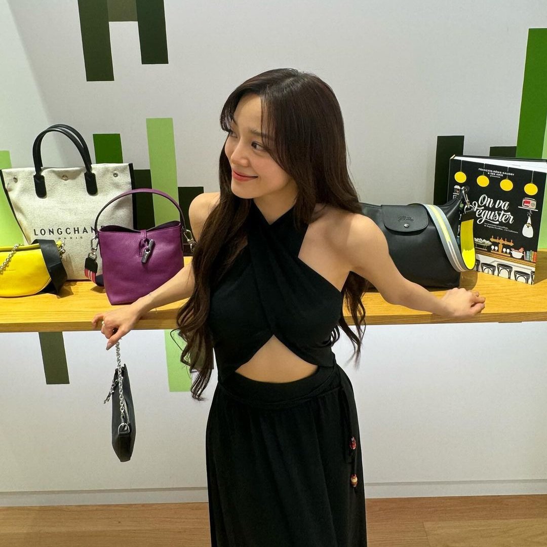 mckenzieahn_'s tweet photo. Sejeongah~, what's on your face? 
Sejeong: beauty? 💁🏻‍♀️ https://t.co/NHgErsNwg2