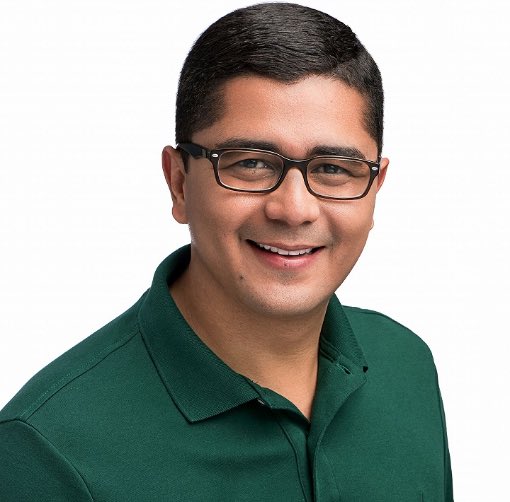 RadioGuatapuri's tweet photo. #Extra 
El concejal de Valledupar @CJoseMoreno sufrió un fuerte accidente cuando regresaba de Riohacha.

En estos momentos es atendido en la clínica de Alta Complejidad.

Noticia en desarrollo https://t.co/5E928ssBQv