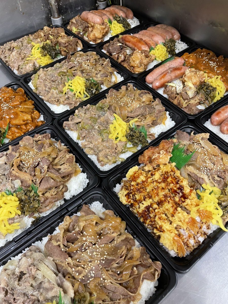 divemamuru's tweet photo. 深夜の突発半額祭り(((o(*ﾟ▽ﾟ*)o)))
今日の夜２2時から深夜3時まで
1キロ弁当限定全品半額(((o(*ﾟ▽ﾟ*)o)))

条件
亀戸本店にて
何個でも購入可能
このツイートをリツイート
スタッフにこの画像を見せて下さい
大人買い最高(((o(*ﾟ▽ﾟ*)o)))
キッチンDIVE来てね(((o(*ﾟ▽ﾟ*)o)) https://t.co/zcLWKP8cmN