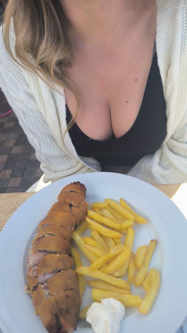 Al final cay&oacute; flamenqu&iacute;n, aunque no de cuello vuelto.. 😬😬 https://t.co/YosHdw62dp