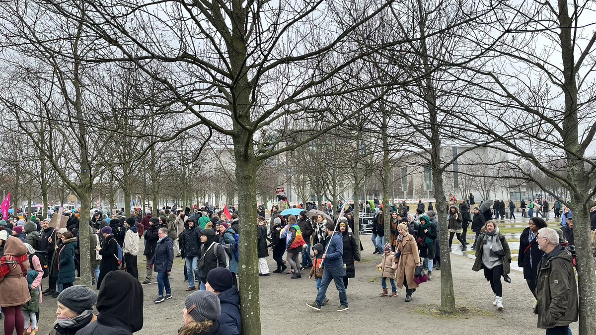 jumpeneer's tweet photo. Schietwetter - good spirit. #WirSindDieBrandmauer #b0302 https://t.co/ZtUob5GDqd