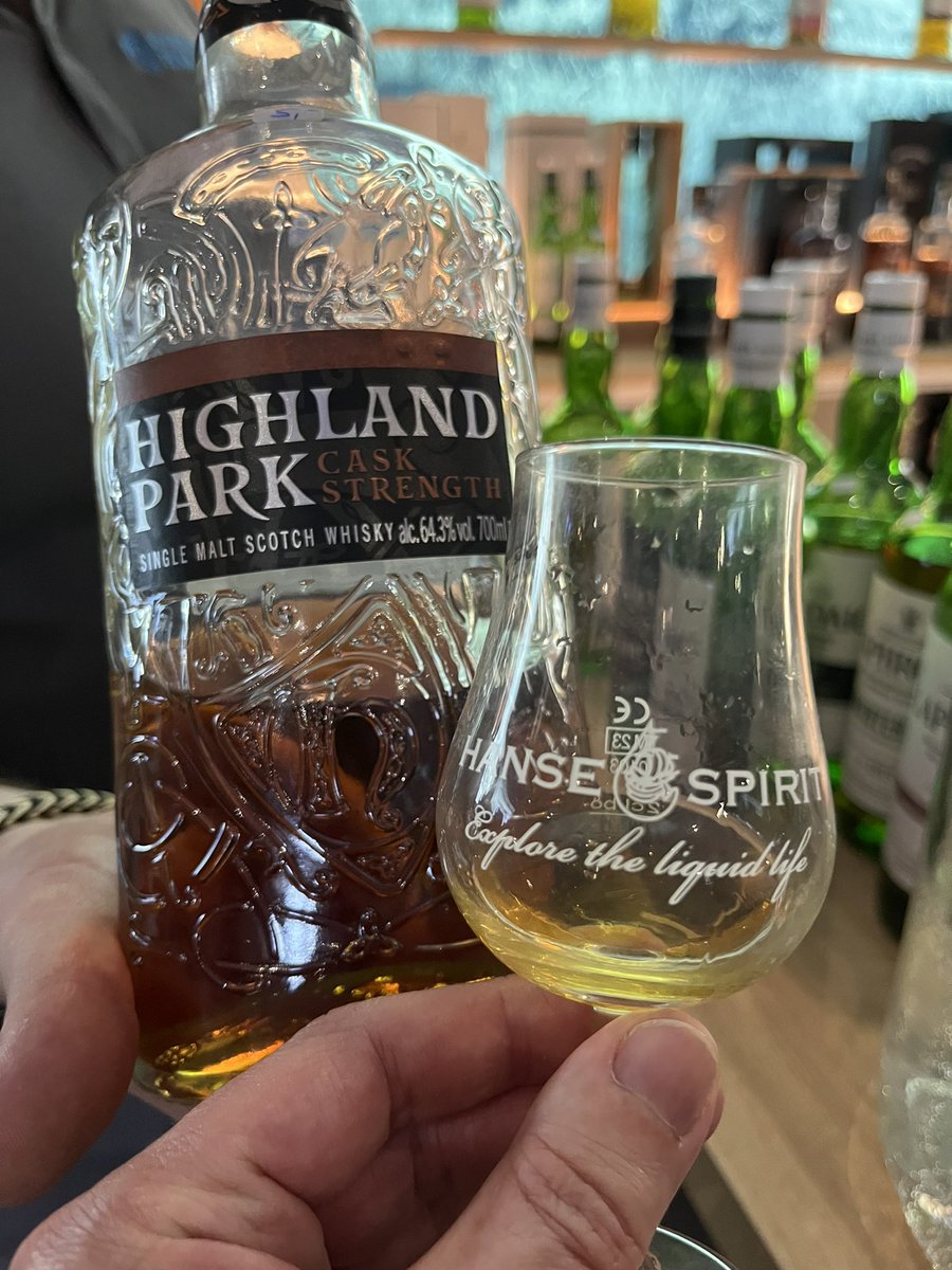 TimmoGermany's tweet photo. As for the last dram of the #hansespirit I had a tasty @HighlandPark Cask Strength at the @beamsuntory stand, what a great final 🥃🤩 Big thanks to Thomas, it was a pleasure to meet you again!
#highlandpark #whisky #singlemalt #whiskytime #whiskytim #whiskytasting #whiskyfair https://t.co/0uZ2TMuMH9