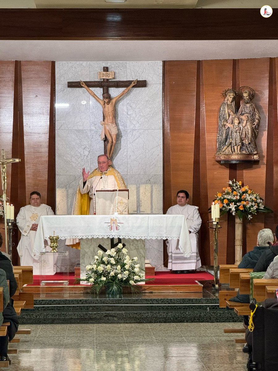 IglesiaEnLeon's tweet photo. 👉🏼 Nuestro Obispo el P. @cmfluisangel preside en la ⛪️ #Parroquia de la Sagrada Familia la 🕯️📖 #CelebraciónDeApertura de su ✝️ #VisitaPastoral al 🛐 #Arciprestazgo Virgen del Camino. https://t.co/SZZPs1S3Mu