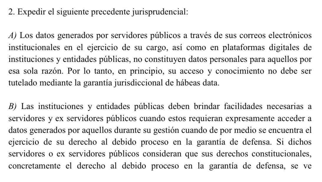 VeronicaLHM's tweet photo. 🟠Precedente jurisprudencial:

1️⃣Los datos generados por servidores públicos a través de sus correos electrónicos institucionales en el ejercicio de su cargo, así como en plataformas digitales de instituciones y entidades públicas, no constituyen datos personales para aquellos por esa sola razón. 

Por lo tanto, en principio, su acceso y conocimiento no debe ser tutelado mediante el hábeas data. 

2️⃣Las instituciones y entidades públicas deben brindar facilidades necesarias a servidores y ex servidores públicos cuando estos requieran expresamente acceder a datos generados por aquellos durante su gestión cuando de por medio se encuentra el ejercicio de su derecho al debido proceso en la garantía de defensa. 

🔺Si dichos servidores o ex servidores públicos consideran que sus derechos constitucionales, concretamente el derecho al debido proceso en la garantía de defensa, se ve constreñido por la falta de entrega de dichos datos, tendrán a su disposición la acción de protección para tutelar tal derecho. 

Sentencia No. 2790-19-EP/23 

Juez ponente: Dr. Enrique Herrería Bonnet