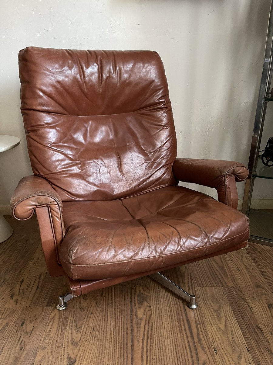 MrSebDaniel's tweet photo. Very cool vintage #howardkeith retro leather swivel armchair. 
Do you like it ?? 
I love it and recently found it 😜 https://t.co/Gf4rB17Sxu