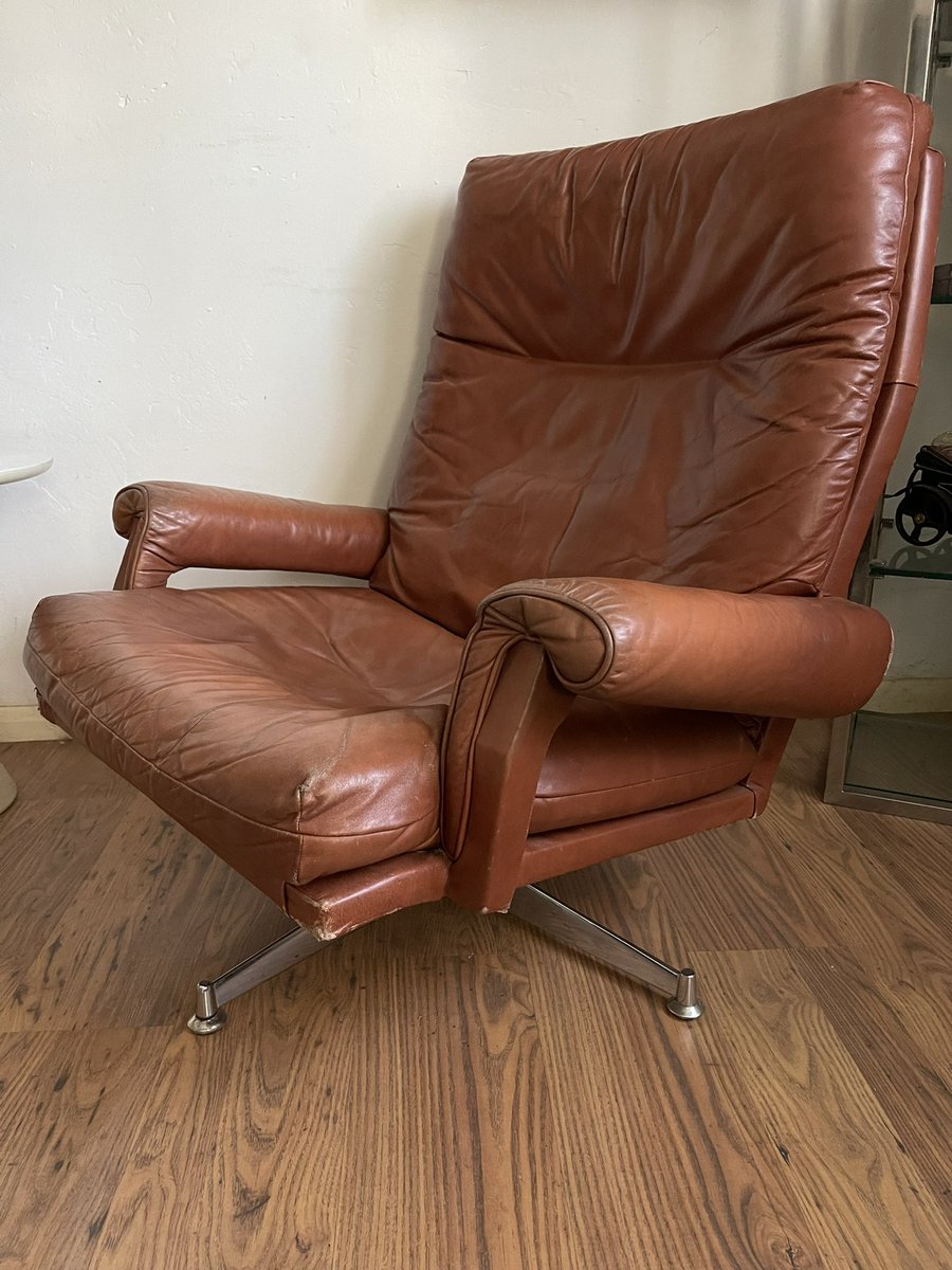 MrSebDaniel's tweet photo. Very cool vintage #howardkeith retro leather swivel armchair. 
Do you like it ?? 
I love it and recently found it 😜 https://t.co/Gf4rB17Sxu