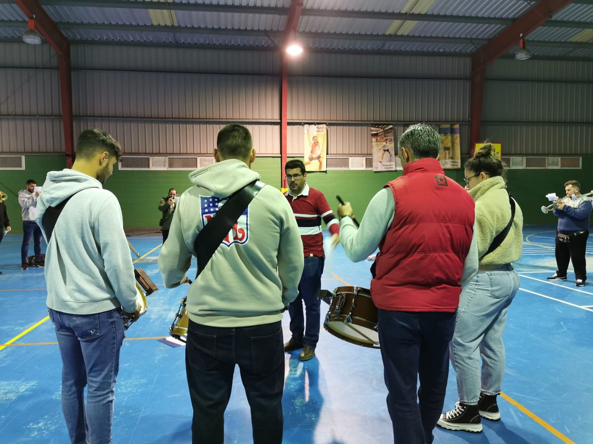📸 Algunos momentos del ensayo del pasado miércoles. 

➡️ ¡Seguimos el próximo lunes a las 20:30 en el <a href="/cs_hermenegildo/">CC. San Hermenegildo</a>!

#trescaidasdoshermanas #ensayos #cornetasytambores