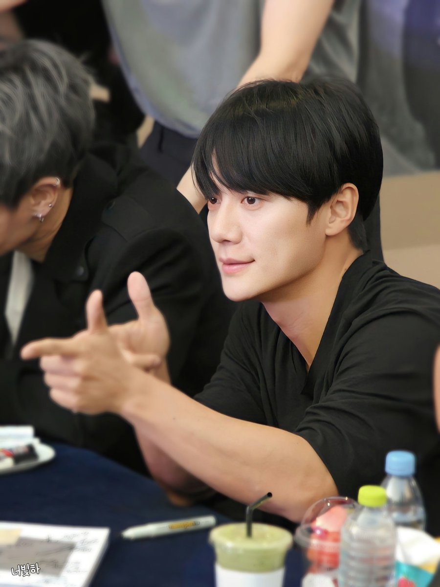 지금도 이쁜데 예전엔 더 이뻤네
#이재진 #sechskies