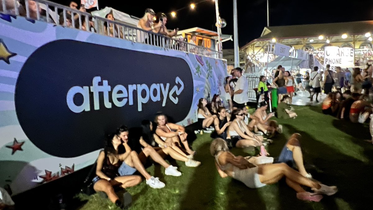 CathyStapleton's tweet photo. What a massive day at Laneway….next stop Melb 🙌 https://t.co/x3pdSBMPMW