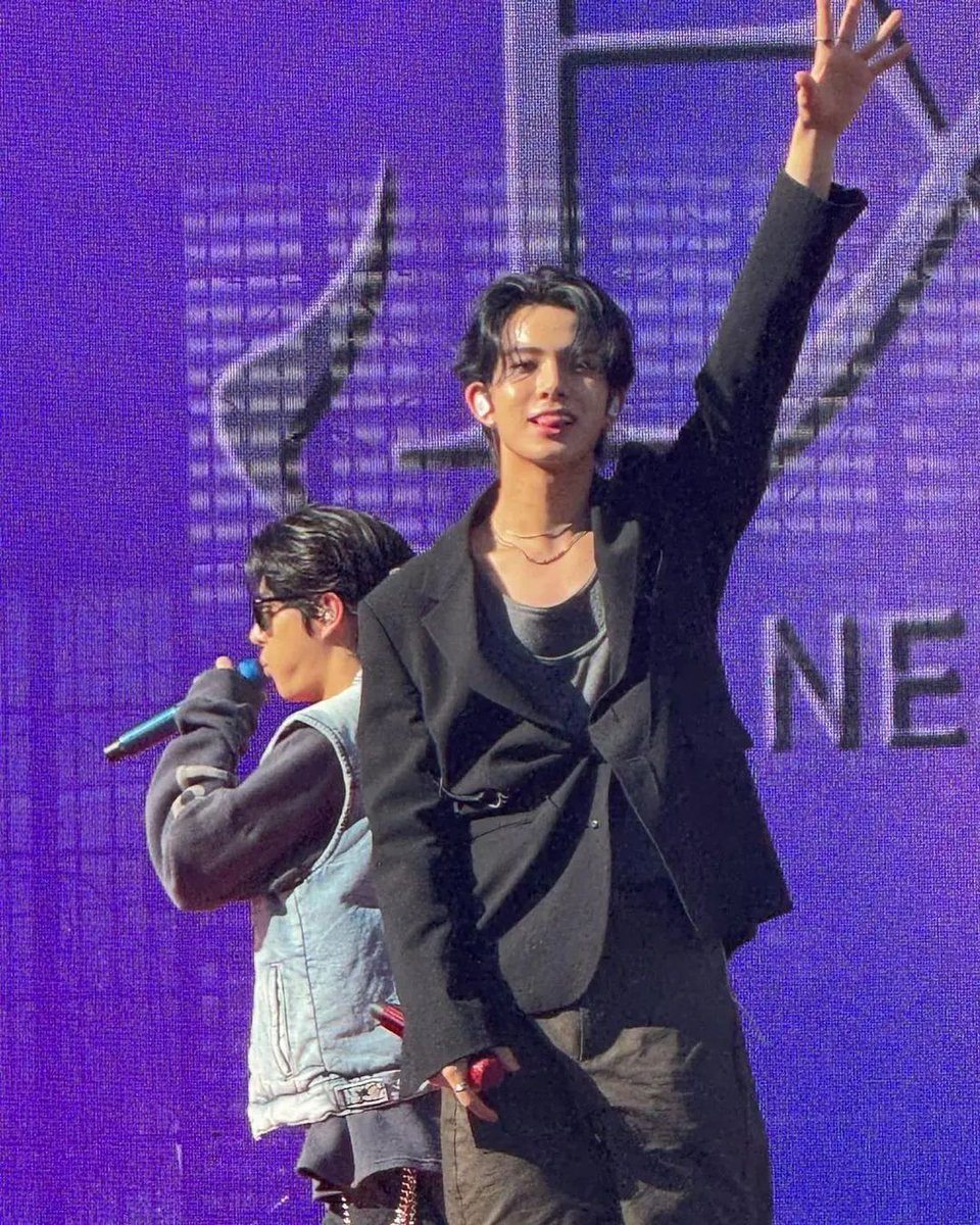bigiolaf's tweet photo. Today's Soundcheck ( 0οΈβ£2οΈβ£ )
(03-02-2024)
Blockbuster πΆ
Heeseung's new look is so handsome. π
#HEESEUNG #ν¬μΉ
#EN_WORLDTOUR_FATE #FATEDSEVEN #FATE_IN_NEWCLARKCITY #ENHYPEN @ENHYPEN @ENHYPEN_members https://t.co/RJJMzpCrKm