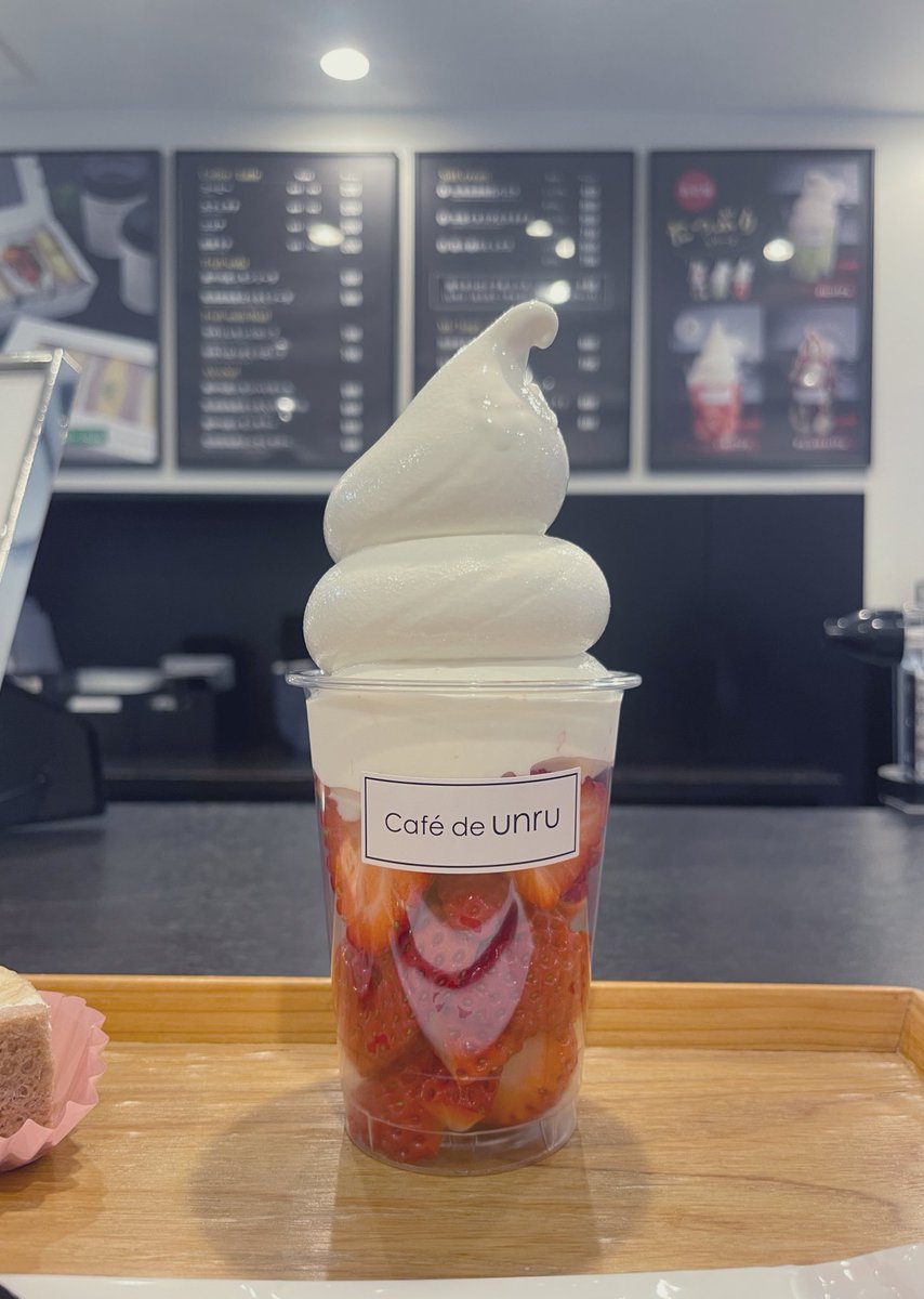 mikihem's tweet photo. いちごってやっぱりおいしい🍓🍦🍓🍦 https://t.co/CMVtYagNMS