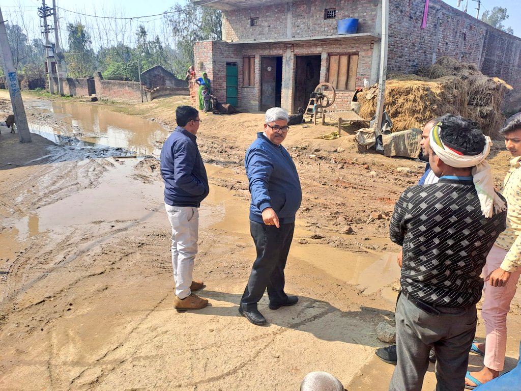 RampurDm's tweet photo. प्रकरण में अधिशासी अभियंता, लोक निर्माण विभाग एवं खंड विकास अधिकारी शाहबाद को निरीक्षण उपरान्त नियमानुसार कार्यवाही हेतु निर्देशित। https://t.co/bLZhvnZjWj