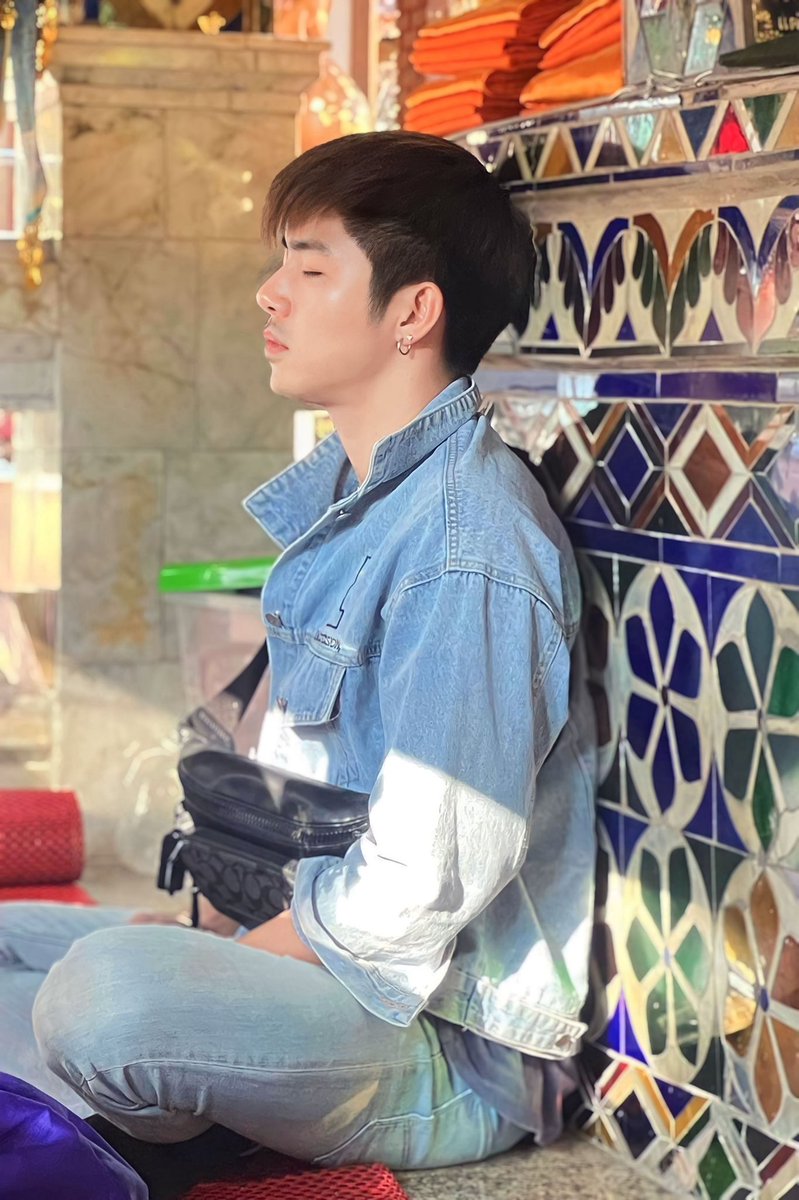 art_tinwiphat's tweet photo. เห็นธรรม คือ การเห็นในสิ่งที่ทำ เมื่อรู้ว่าสิ่งนั้นทำแล้วเป็นสุข เกิดกุศล ผลความดี ไม่เกิดความเดือดร้อนทั้งจิตตนและใจผู้อื่นแล้ว ให้เรานับสิ่งนั้น เป็นสิ่งที่เหมาะสมซึ่งธรรม ด้วยการทำที่แท้จริง

🙏🏻🙏🏻 https://t.co/IEjXfI7UL7