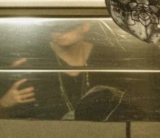 мы не сдвинемся с кепок, простите. антон выложил довольно странно обрезанный лифтолук, а в потолке лифта отражается кепка на темной головушке его компаньона